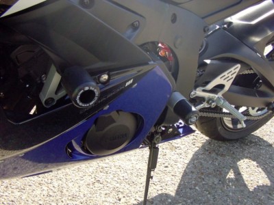 Padací chrániče (horní, přední) - Yamaha YZF-R6 '03-'05, černé